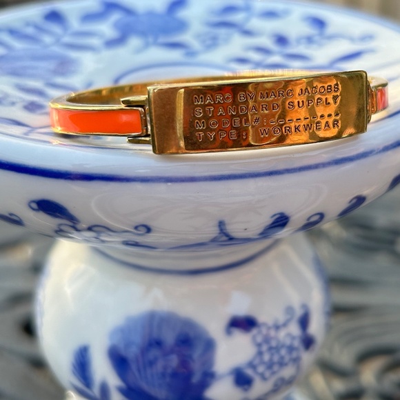 Marc by Marc Jacobs Orange Enamel and Gold ID Bracelet Y2K - Picture 4 of 4